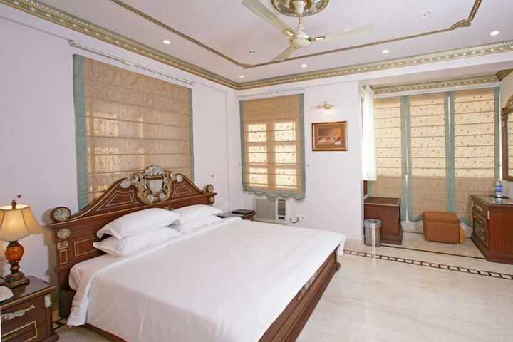 Room 7 of 29