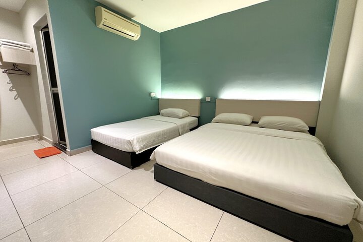 Room 10 of 28