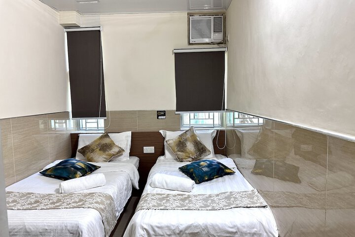 Room 83 of 195