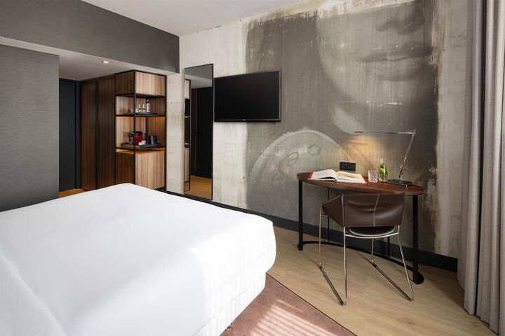 Room 70 of 90