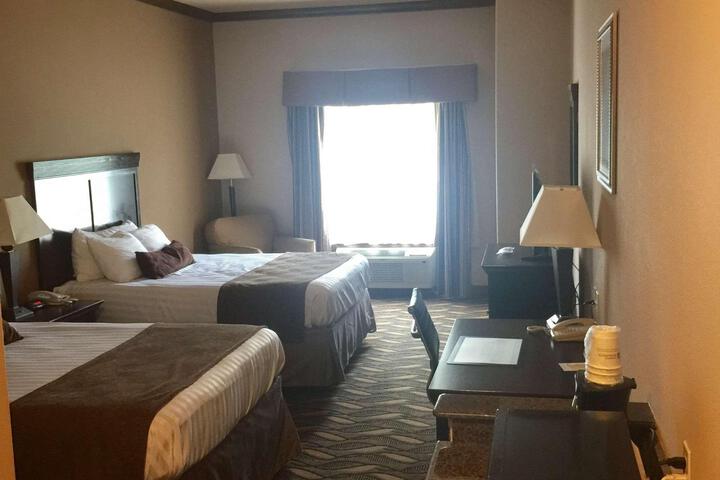 2 Queen Beds High Speed Microwave, Refrigerator, Coffee Maker, Hair, Iron Brd Full Breakfast (1 of 3)