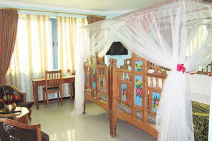 Room 12 of 32