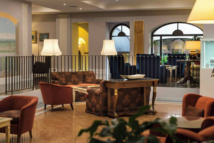 Entrance & Lobby