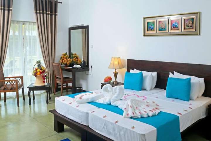 Room 2 of 10