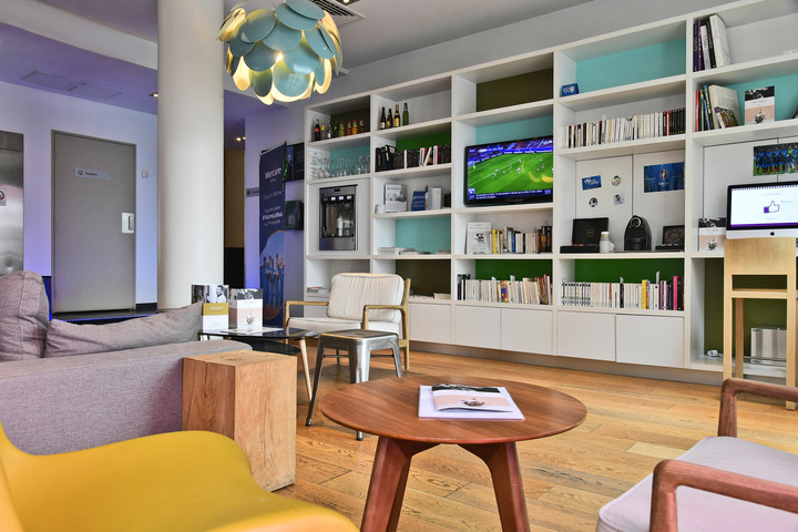 Guest Lobby
