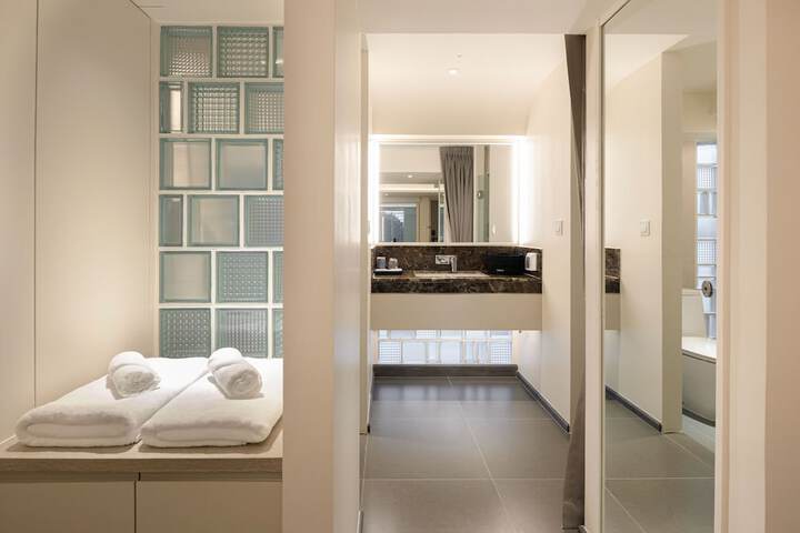 Room 43 of 66