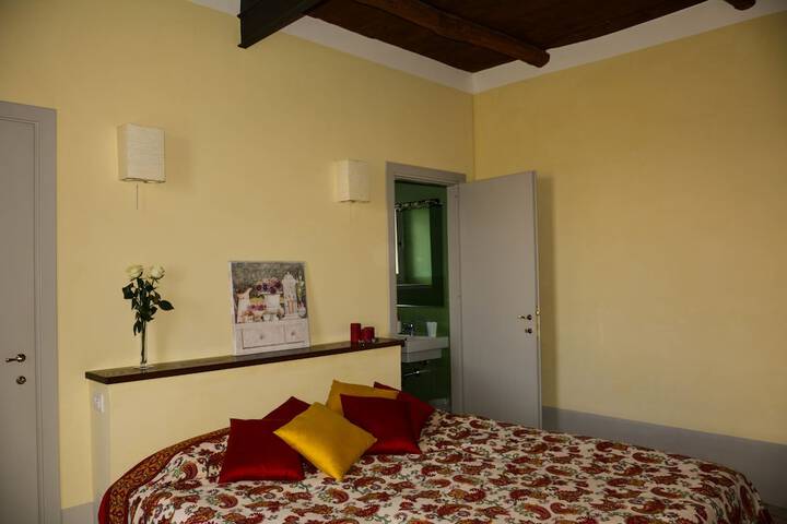 Room 8 of 28