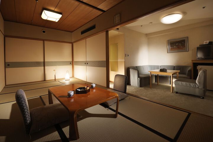 Room 10 of 111