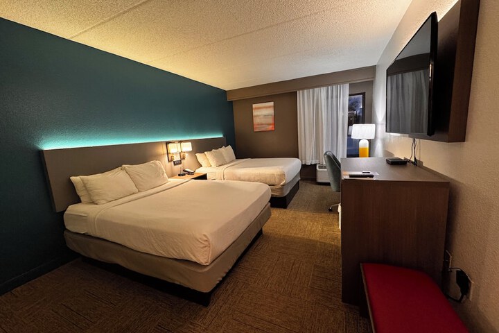 2 Queen Beds (22 of 26)