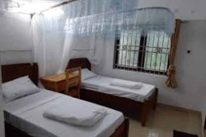Room 6 of 14