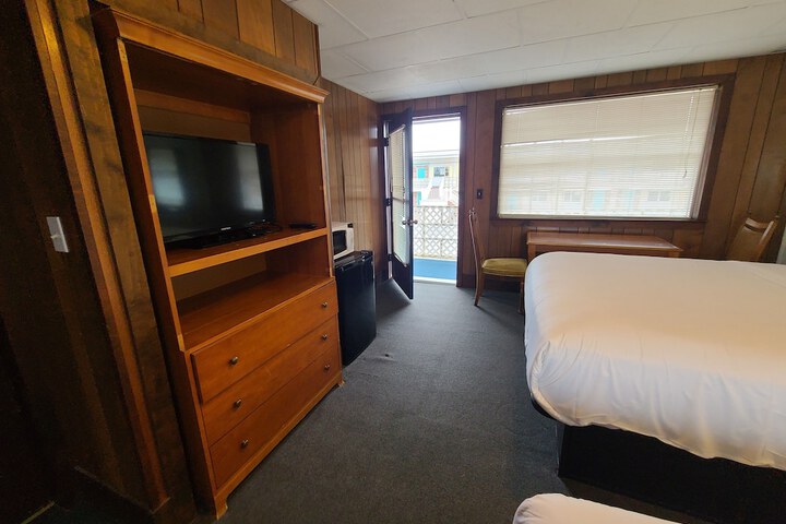 Room 8 of 63