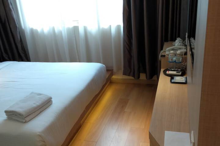 Room 11 of 31