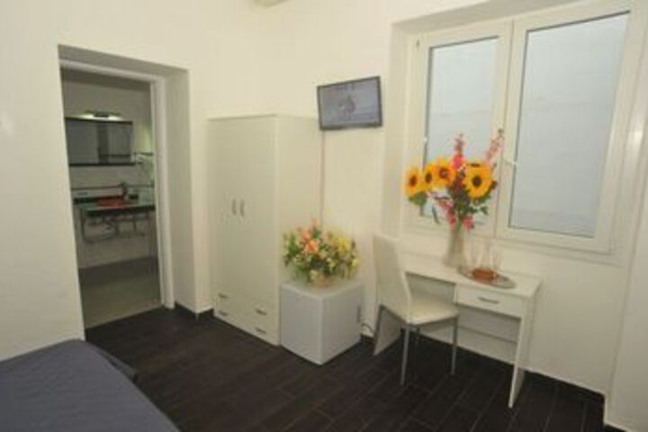 Room 13 of 26