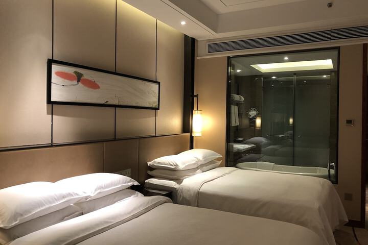 Room 26 of 65