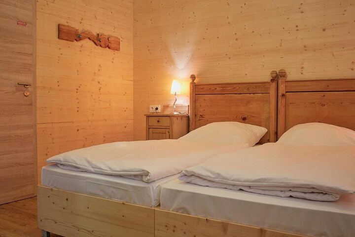 Room 5 of 48