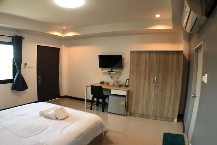 Room 4 of 66