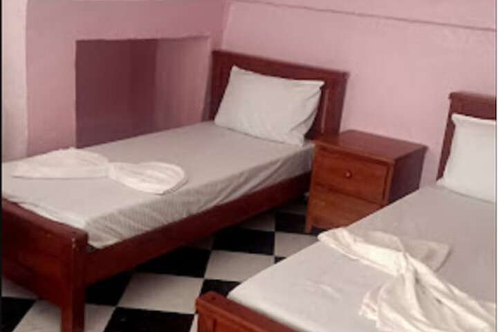 Room 2 of 7