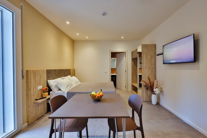 Room 12 of 66