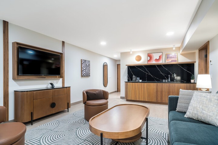 Room 6 of 36