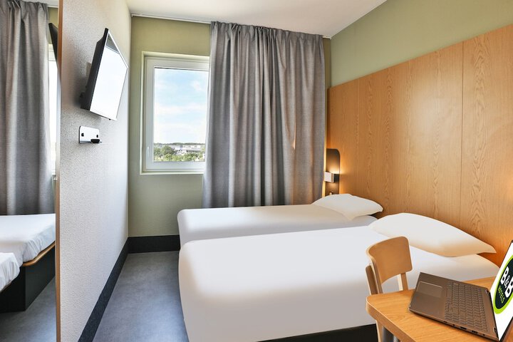 Room 5 of 31