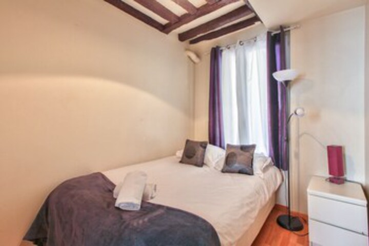Room 8 of 16