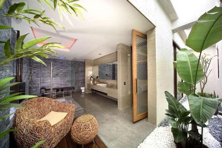 Room 6 of 53