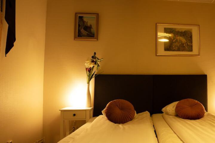 Room 32 of 62