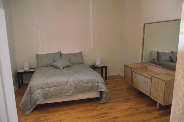 Room 4 of 11