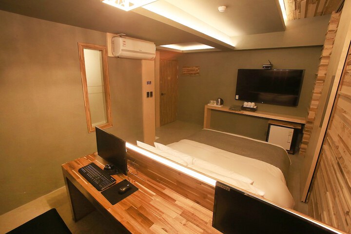 Room 13 of 91