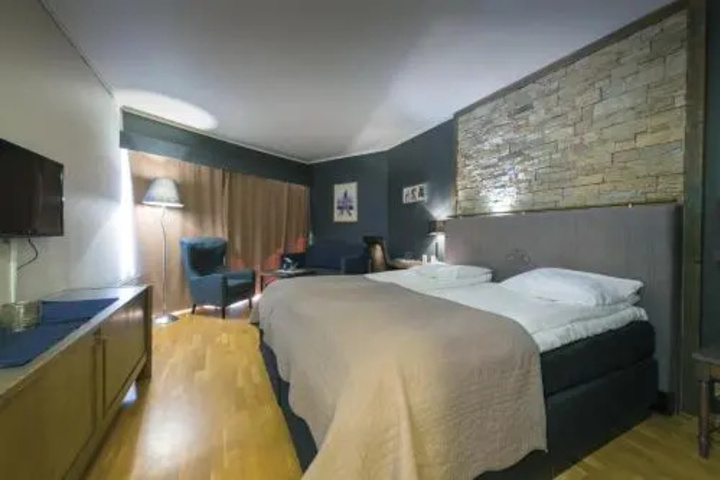 Room 6 of 25