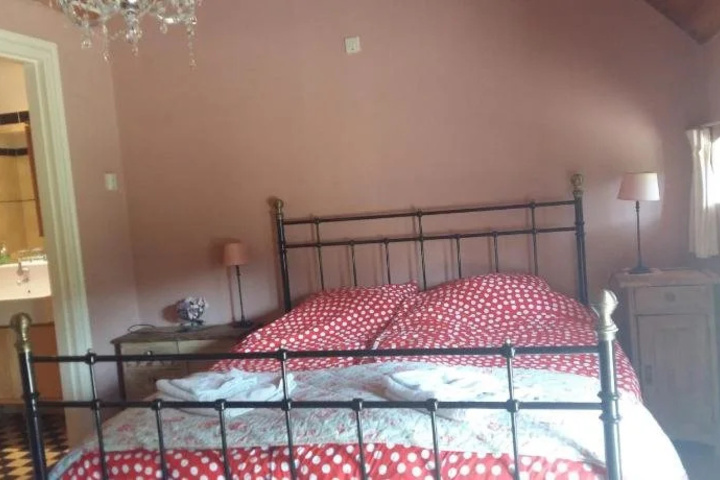 Room 4 of 9
