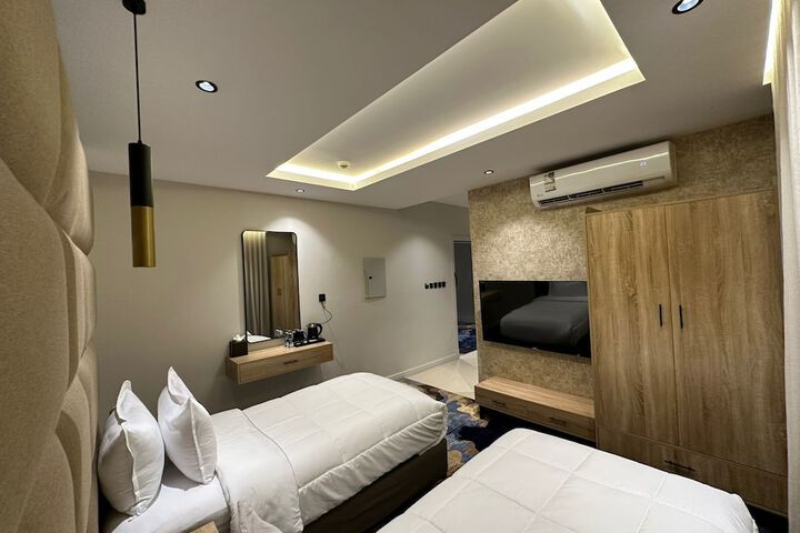 Room 7 of 14