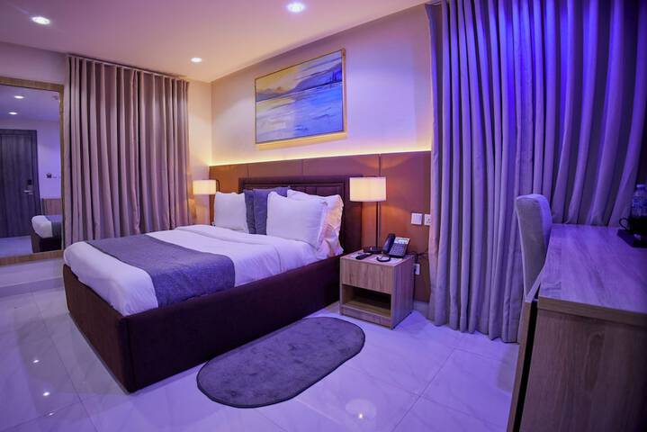 Room 13 of 82