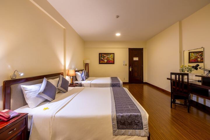 Room 27 of 104