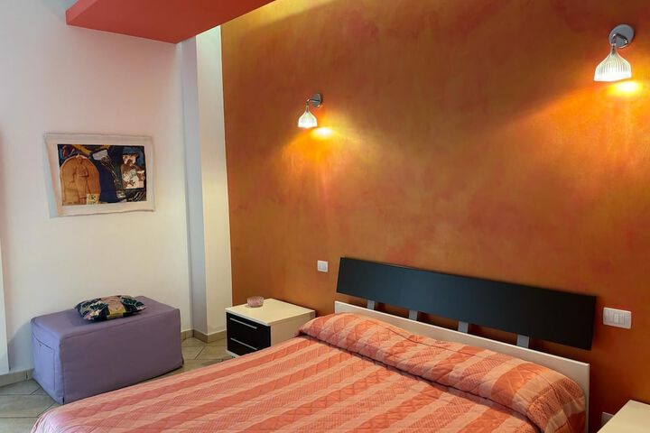 Room 10 of 80