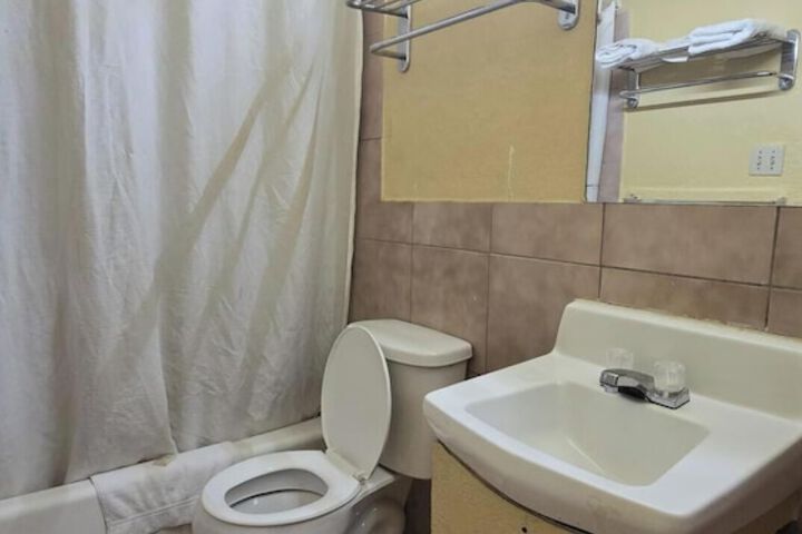 Room 10 of 12