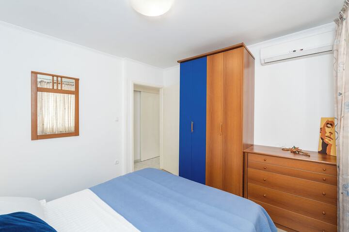 Room 6 of 64
