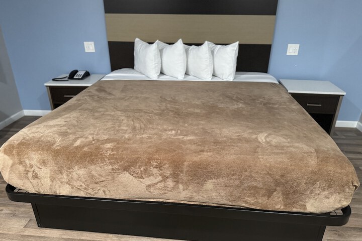 1 King Bed (13 of 22)