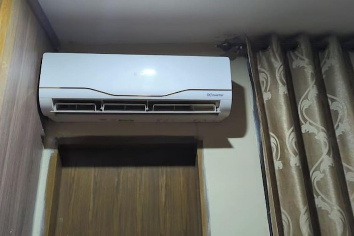 Room 10 of 11