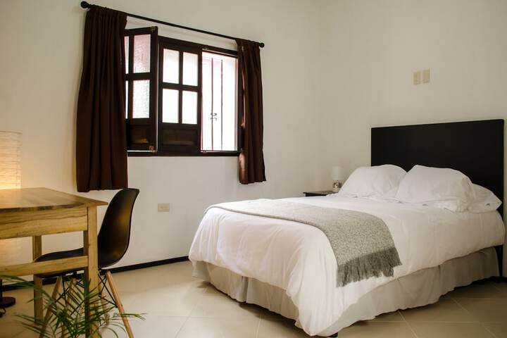 Room 2 of 33