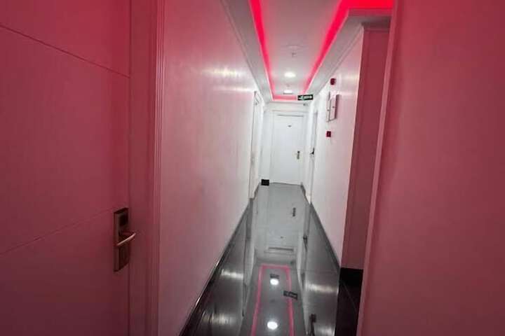 Ballroom/Hall 35 of 42