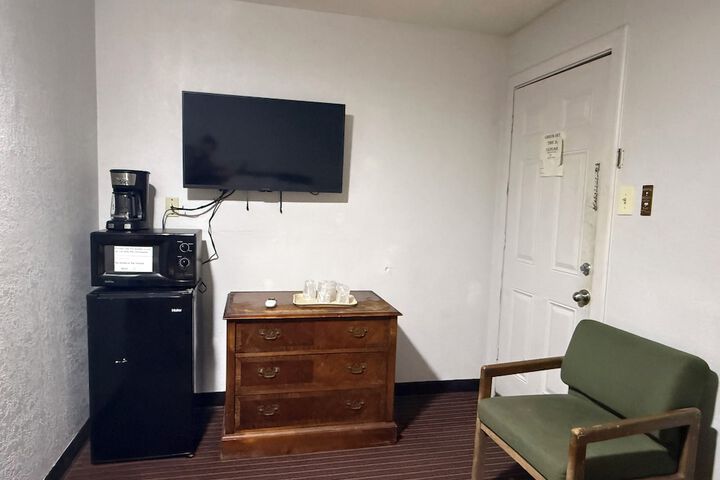 Room 13 of 42