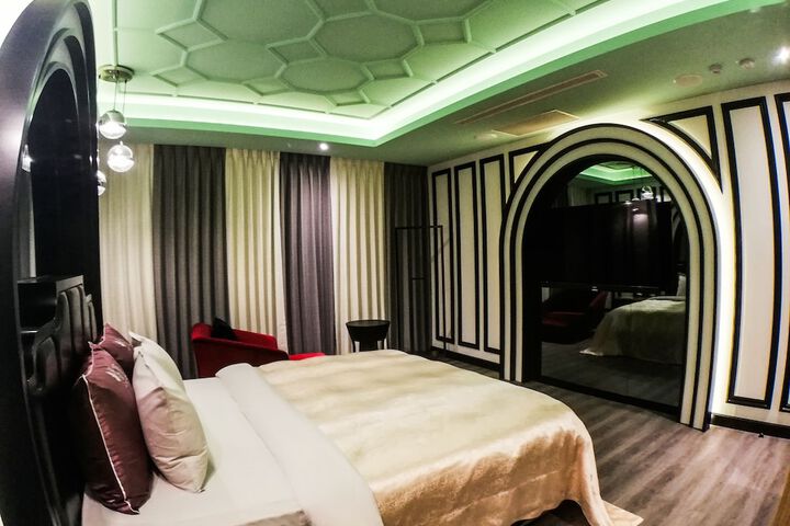 Room 30 of 37