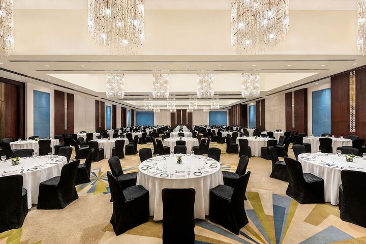 Ballroom/Hall 124 of 154