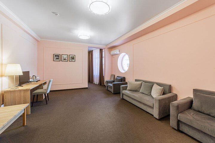 Room 8 of 43