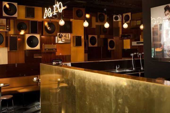 Lounge 103 of 119