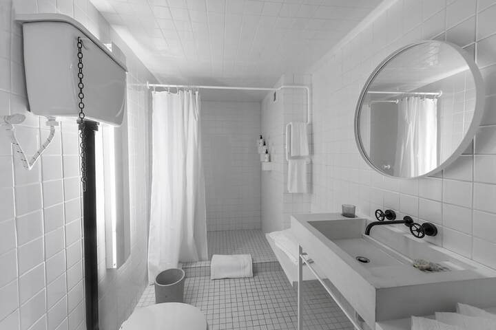 Room 44 of 65