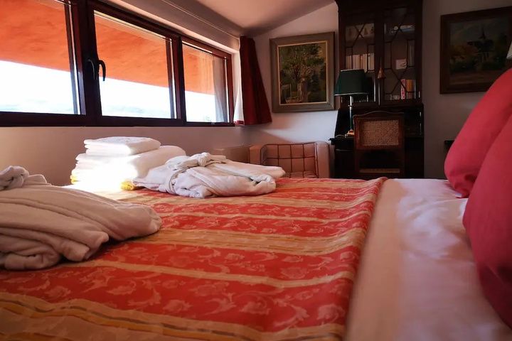 Room 4 of 24