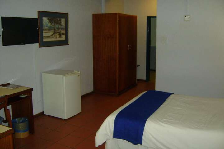 Room 11 of 32