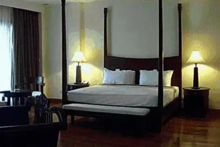 Room 2 of 8